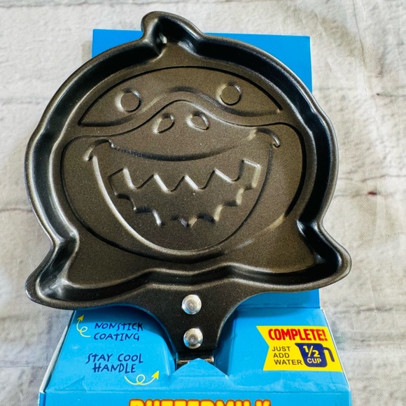 Wonder Treats Mini Baby Shark Skillet And Buttermilk Pancake Mix - Picture 6 of 7